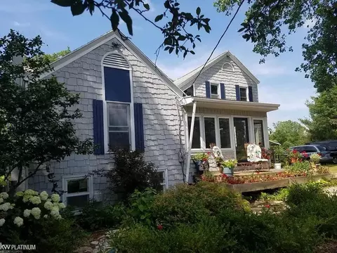 7571 Us Hwy 12, Three Oaks, MI 49128