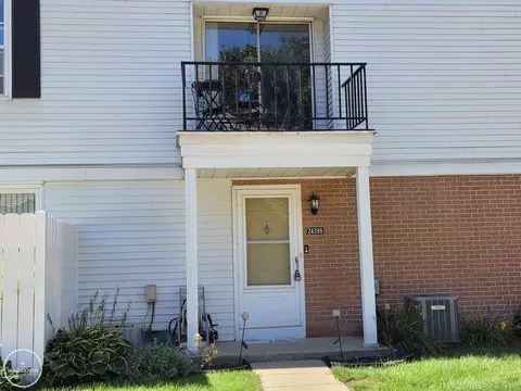24399 Meadowbridge, Clinton Township, MI 48035
