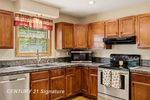 Kitchen - 4090 N Fordney, Hemlock, MI 48626 photo 4 of 8