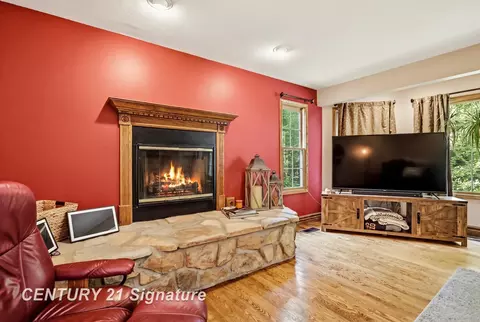 Living - 4090 N Fordney, Hemlock, MI 48626 photo 3 of 8
