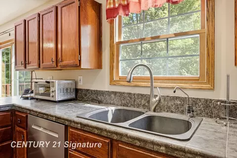 Kitchen - 4090 N Fordney, Hemlock, MI 48626 photo 5 of 8