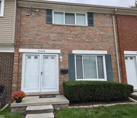 27562 Concord, Warren, MI 48093