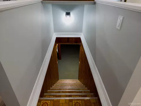 Entry Way - 1428 High, Munising, MI 49862 photo 2 of 3