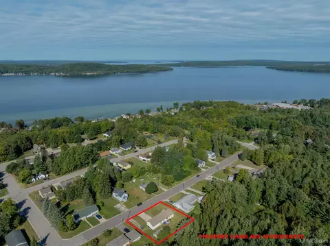 View/Area - 1428 High, Munising, MI 49862 photo 1 of 8