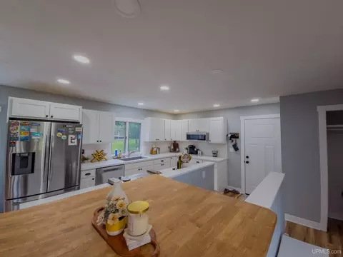 Kitchen - 1428 High, Munising, MI 49862 photo 3 of 4