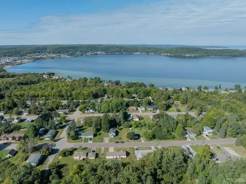 View/Area - 1428 High, Munising, MI 49862 photo 4 of 8