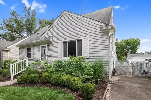 804 N Vermont, Royal Oak, MI 48067
