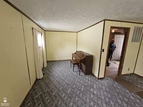 Living - 1011 Walnut, Owosso, MI 48867 photo 2 of 4