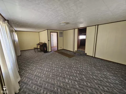 Living - 1011 Walnut, Owosso, MI 48867 photo 3 of 4