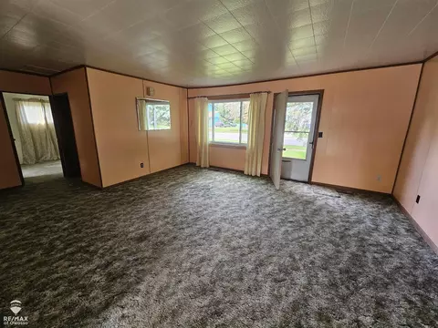 Living - 1011 Walnut, Owosso, MI 48867 photo 4 of 4