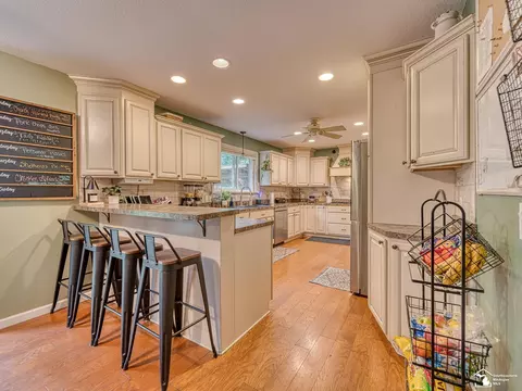 Kitchen - 7735 Coventry, Temperance, MI 48182 photo 5 of 5