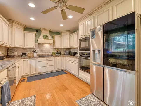 Kitchen - 7735 Coventry, Temperance, MI 48182 photo 2 of 5