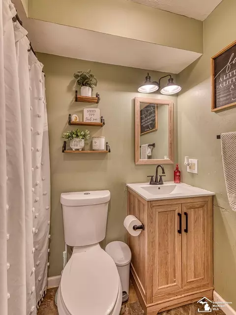 Bath - 7735 Coventry, Temperance, MI 48182 photo 1 of 4