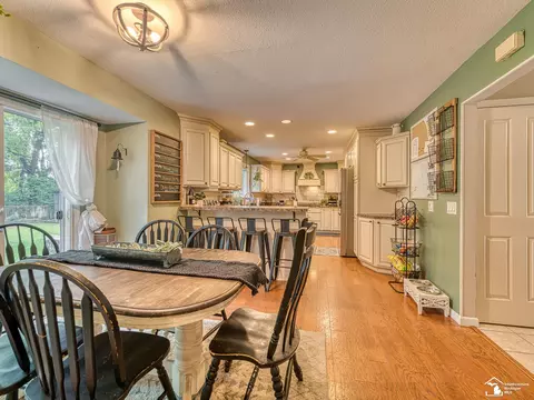 Dining - 7735 Coventry, Temperance, MI 48182 photo 2 of 3