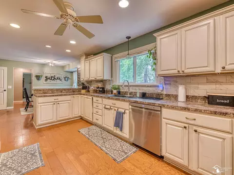 Kitchen - 7735 Coventry, Temperance, MI 48182 photo 3 of 5