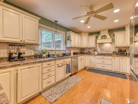 Kitchen - 7735 Coventry, Temperance, MI 48182 photo 1 of 5