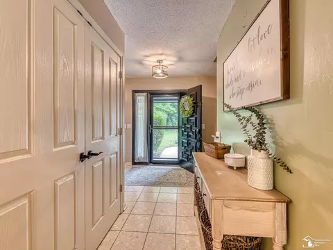 Entry Way - 7735 Coventry, Temperance, MI 48182 photo 2 of 3