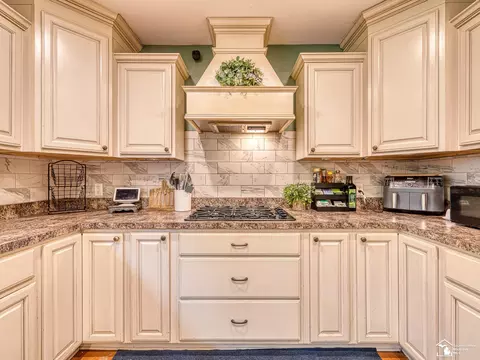Kitchen - 7735 Coventry, Temperance, MI 48182 photo 4 of 5