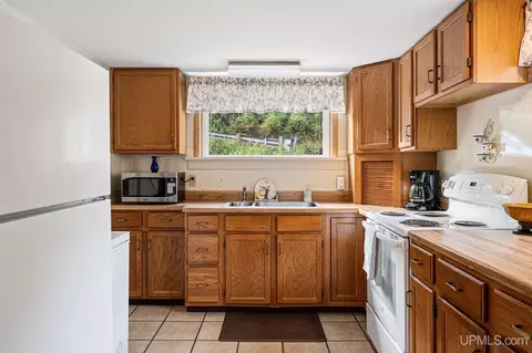 Kitchen - 131 Zoberlein, Ishpeming, MI 49849 photo 2 of 2