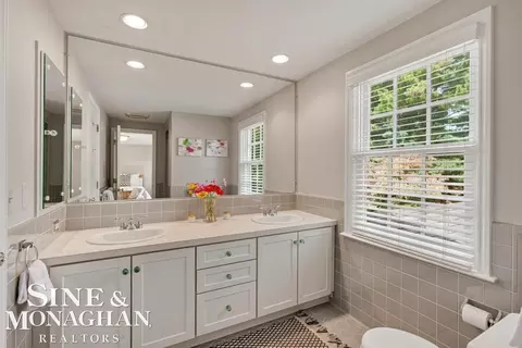Bath - 44 N Deeplands, Grosse Pointe Shores, MI 48236 photo 10 of 13