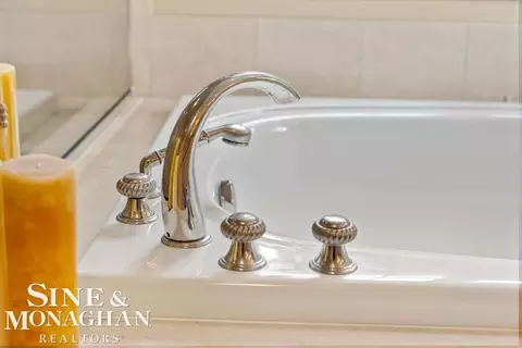 Bath - 44 N Deeplands, Grosse Pointe Shores, MI 48236 photo 6 of 13