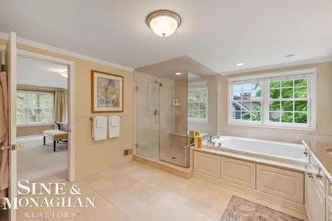 Bath - 44 N Deeplands, Grosse Pointe Shores, MI 48236 photo 4 of 13