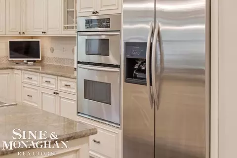 Kitchen - 44 N Deeplands, Grosse Pointe Shores, MI 48236 photo 9 of 9