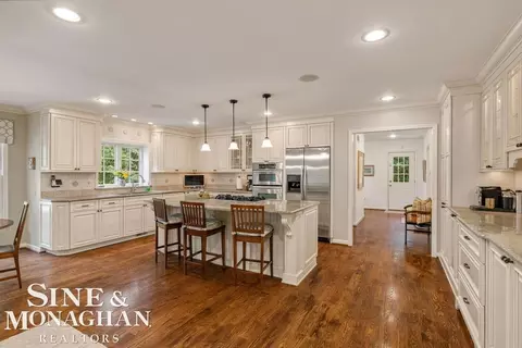 Kitchen - 44 N Deeplands, Grosse Pointe Shores, MI 48236 photo 2 of 9