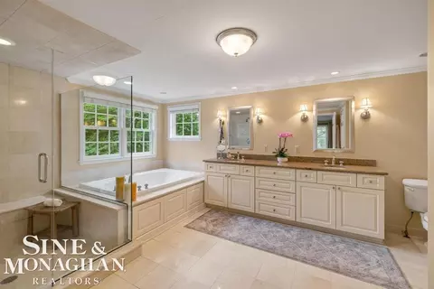 Bath - 44 N Deeplands, Grosse Pointe Shores, MI 48236 photo 3 of 13