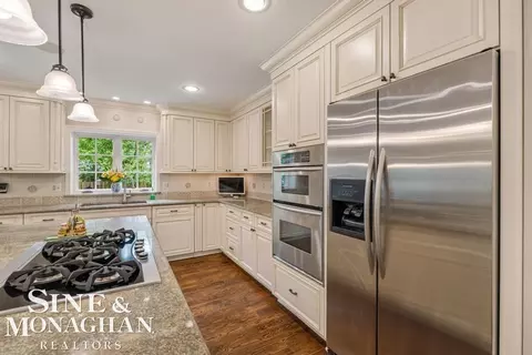 Kitchen - 44 N Deeplands, Grosse Pointe Shores, MI 48236 photo 8 of 9