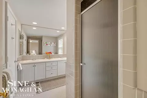 Bath - 44 N Deeplands, Grosse Pointe Shores, MI 48236 photo 9 of 13