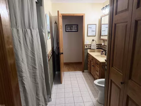 Bath - 3 High, Yale, MI 48097 photo 2 of 5