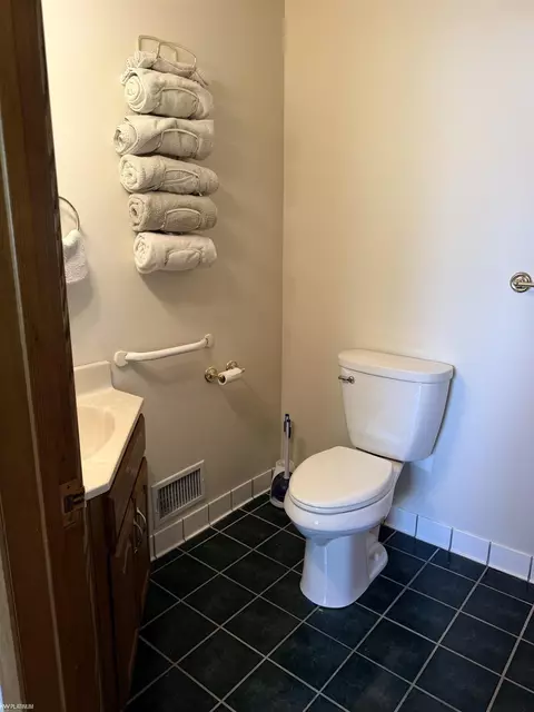 Bath - 3 High, Yale, MI 48097 photo 3 of 5