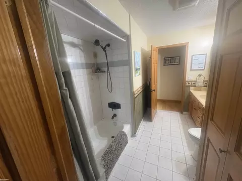 Bath - 3 High, Yale, MI 48097 photo 1 of 3