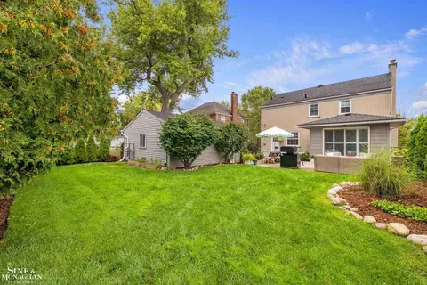 Exterior - 1301 Torrey, Grosse Pointe Woods, MI 48236 photo 10 of 13