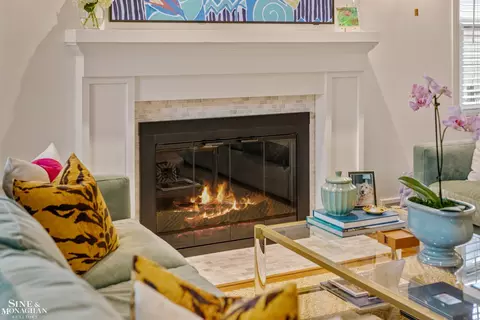 Living - 1301 Torrey, Grosse Pointe Woods, MI 48236 photo 3 of 7