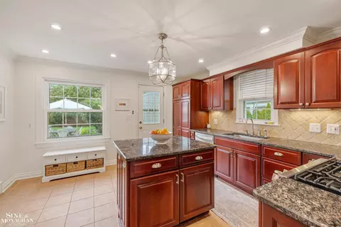 Kitchen - 1301 Torrey, Grosse Pointe Woods, MI 48236 photo 2 of 3