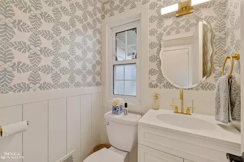 Bath - 1301 Torrey, Grosse Pointe Woods, MI 48236 photo 1 of 6