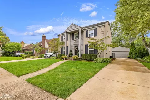 Exterior - 1301 Torrey, Grosse Pointe Woods, MI 48236 photo 11 of 13