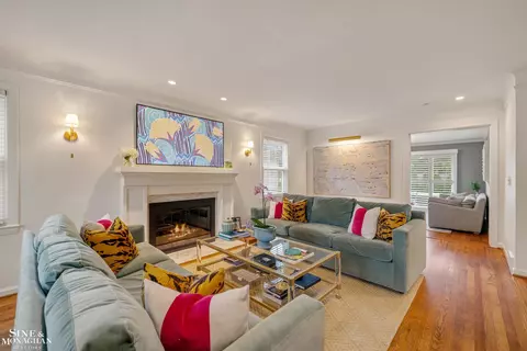 Living - 1301 Torrey, Grosse Pointe Woods, MI 48236 photo 2 of 7