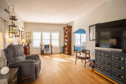 Living - 805 Exchange, Owosso, MI 48867 photo 1 of 2