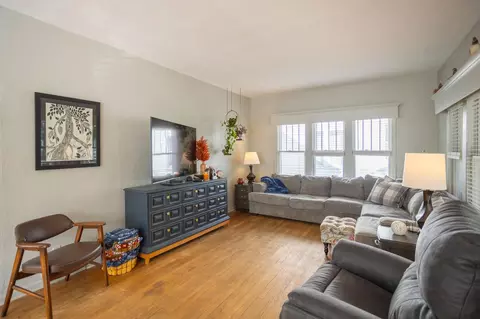 Living - 805 Exchange, Owosso, MI 48867 photo 2 of 2
