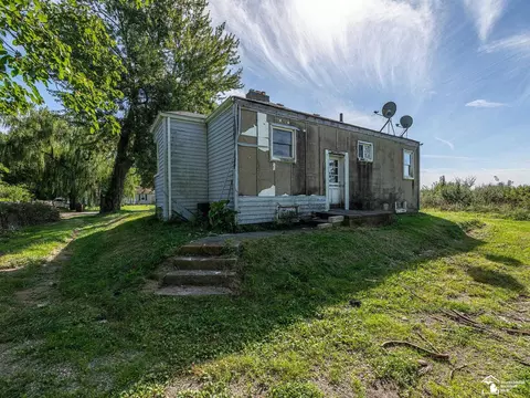 Exterior - 564 Castella, Temperance, MI 48182 photo 6 of 7