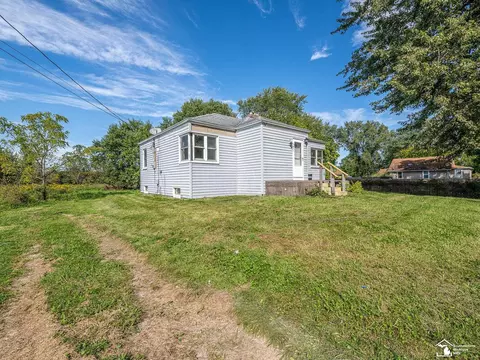Exterior - 564 Castella, Temperance, MI 48182 photo 3 of 7