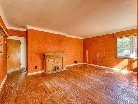 Living - 564 Castella, Temperance, MI 48182 photo 1 of 4