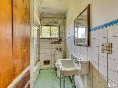 Bath - 564 Castella, Temperance, MI 48182 photo 1 of 1