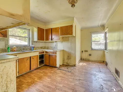 Kitchen - 564 Castella, Temperance, MI 48182 photo 1 of 2