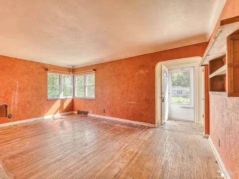 Living - 564 Castella, Temperance, MI 48182 photo 4 of 4