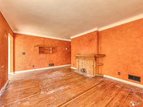 Living - 564 Castella, Temperance, MI 48182 photo 2 of 4