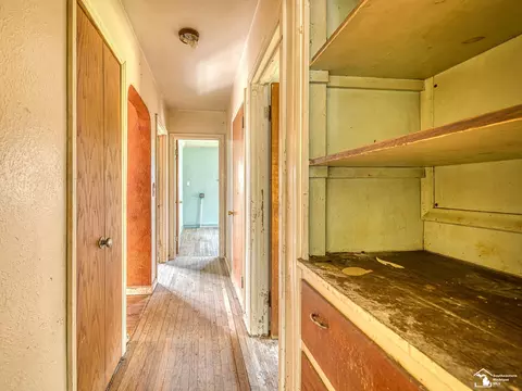 Entry Way - 564 Castella, Temperance, MI 48182 photo 2 of 3